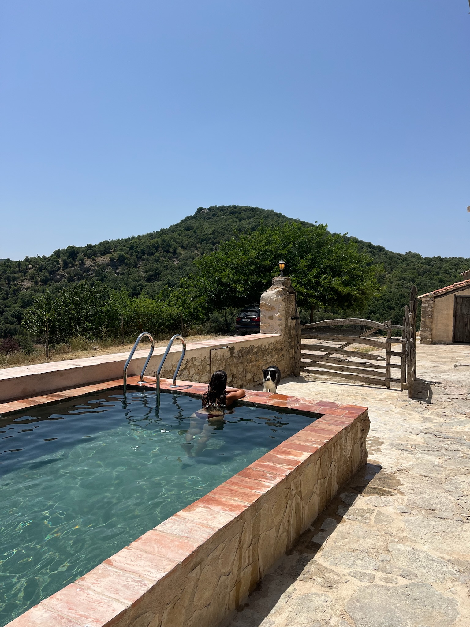 Piscina privada con vistas panorámicas